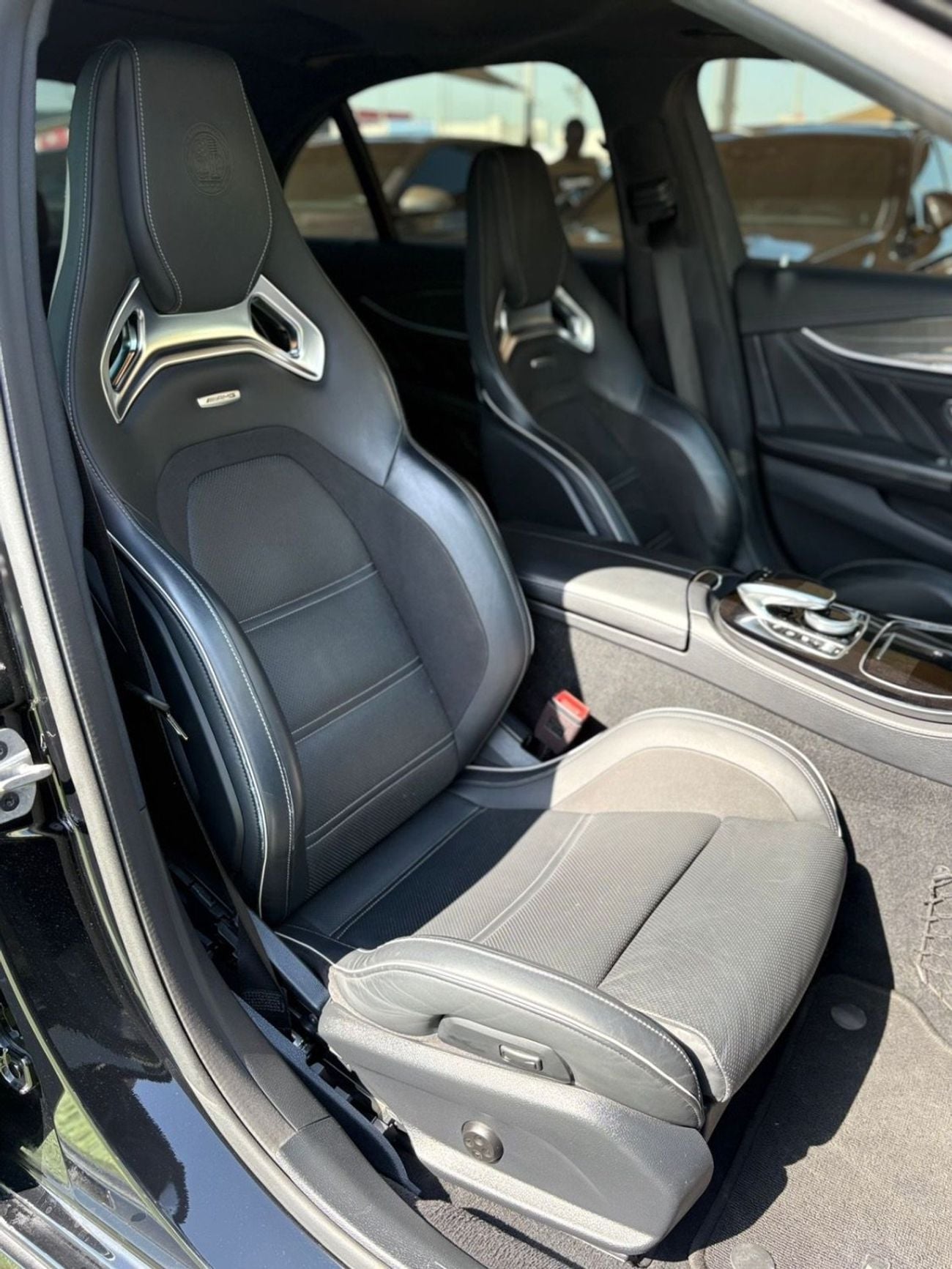 مرسيدس بنز E 63S 4MATIC+ 4.0L