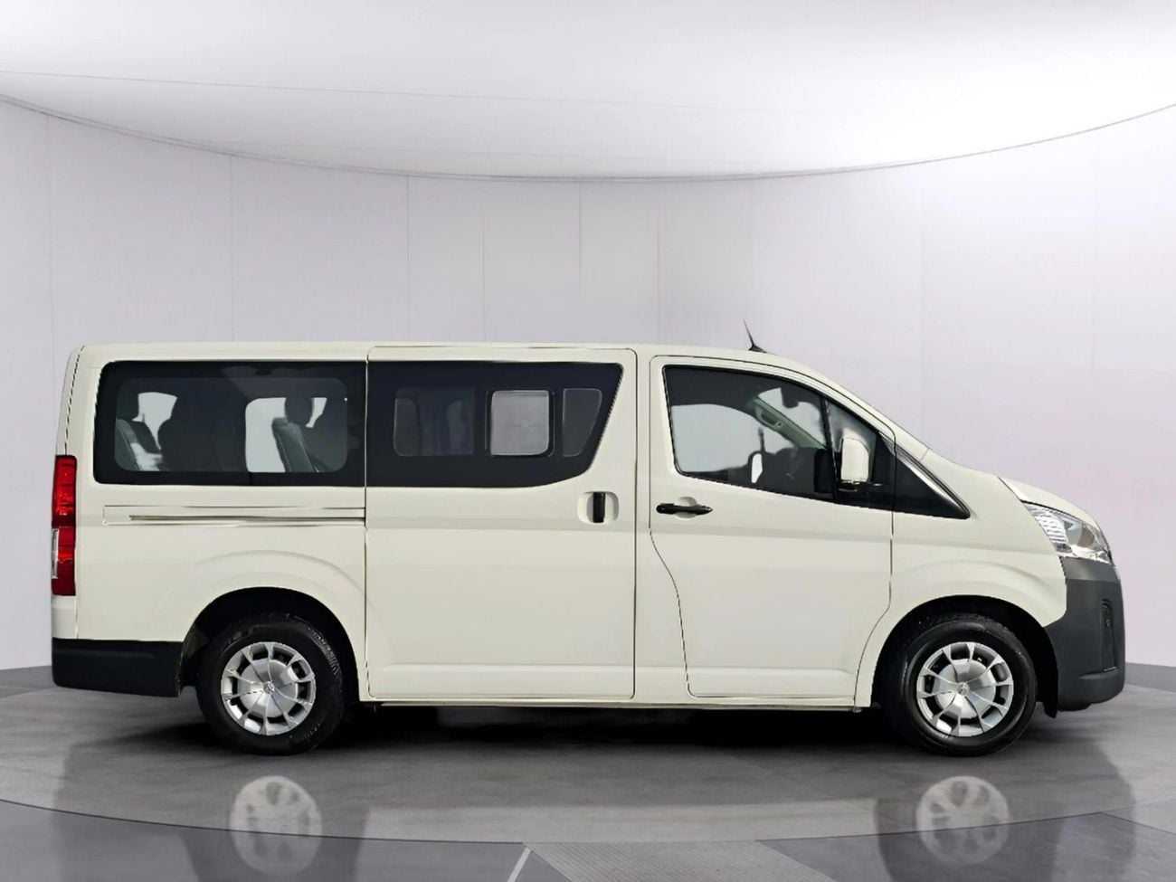 Toyota Hiace High-roof passenger Van DSL 2.8L Diesel Engine Automatic Gear 2WD 11 Deats 5 Doors