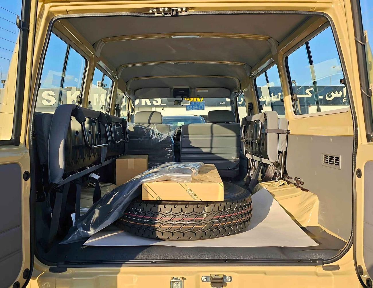 Toyota Land Cruiser 70 LC78 STD | 4.0L V6 | M/T | PETROL | POWER WINDOWS & LOCKS | 4WD (CODE # LC78)