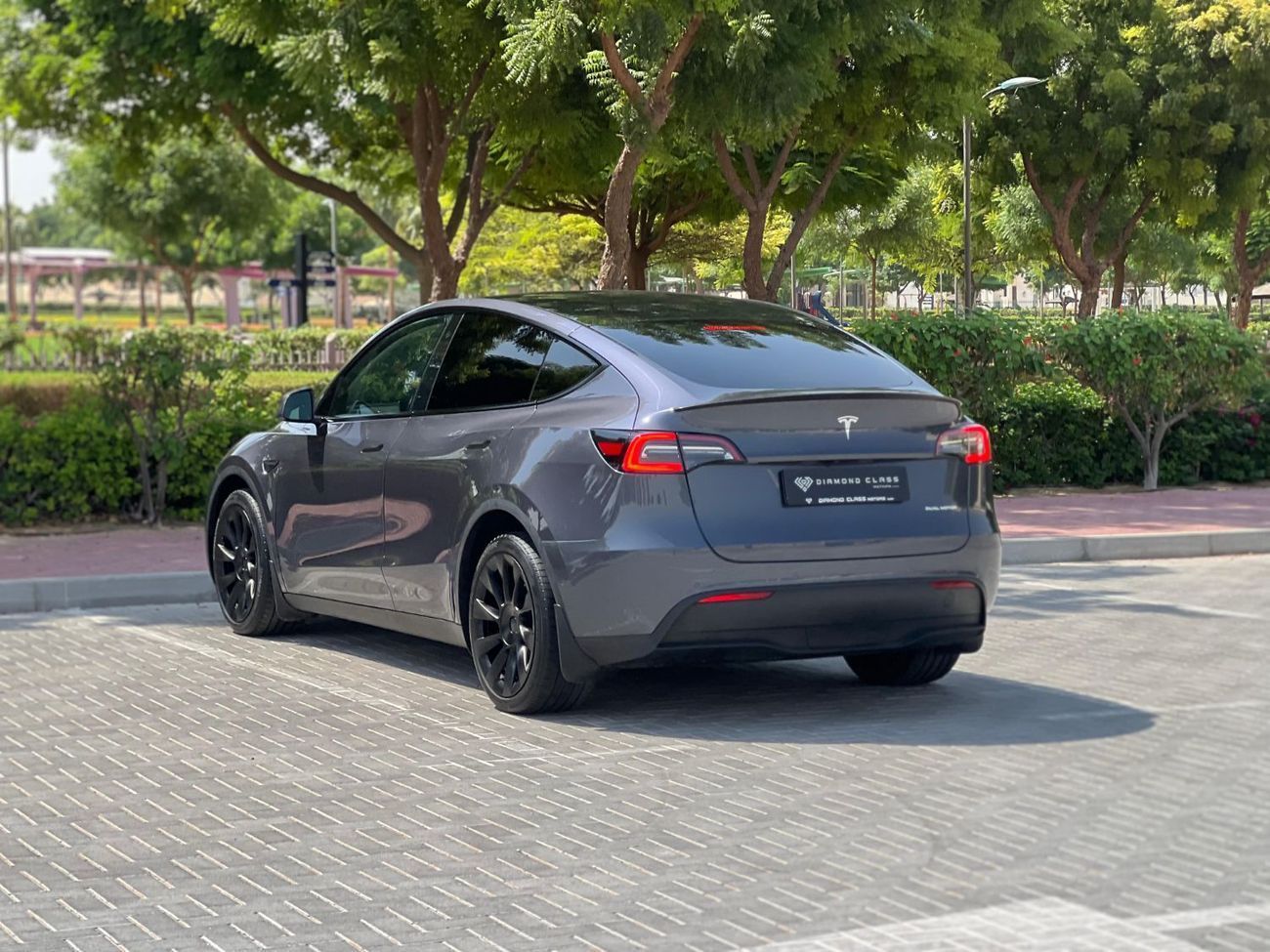 Tesla Model Y Long Range (AWD)
