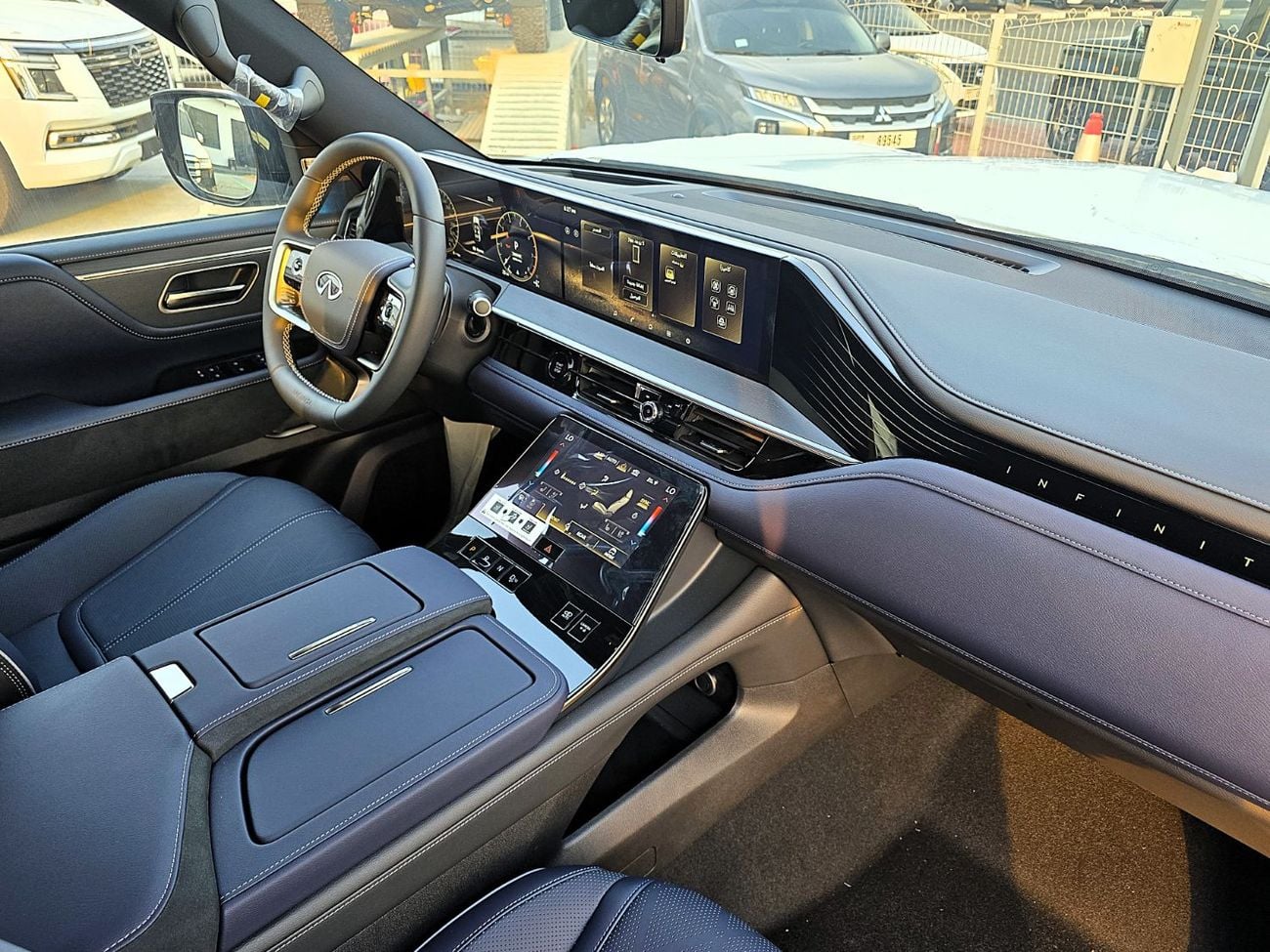 إنفينيتي QX80 SENSORY CAPTAIN CHAIRS