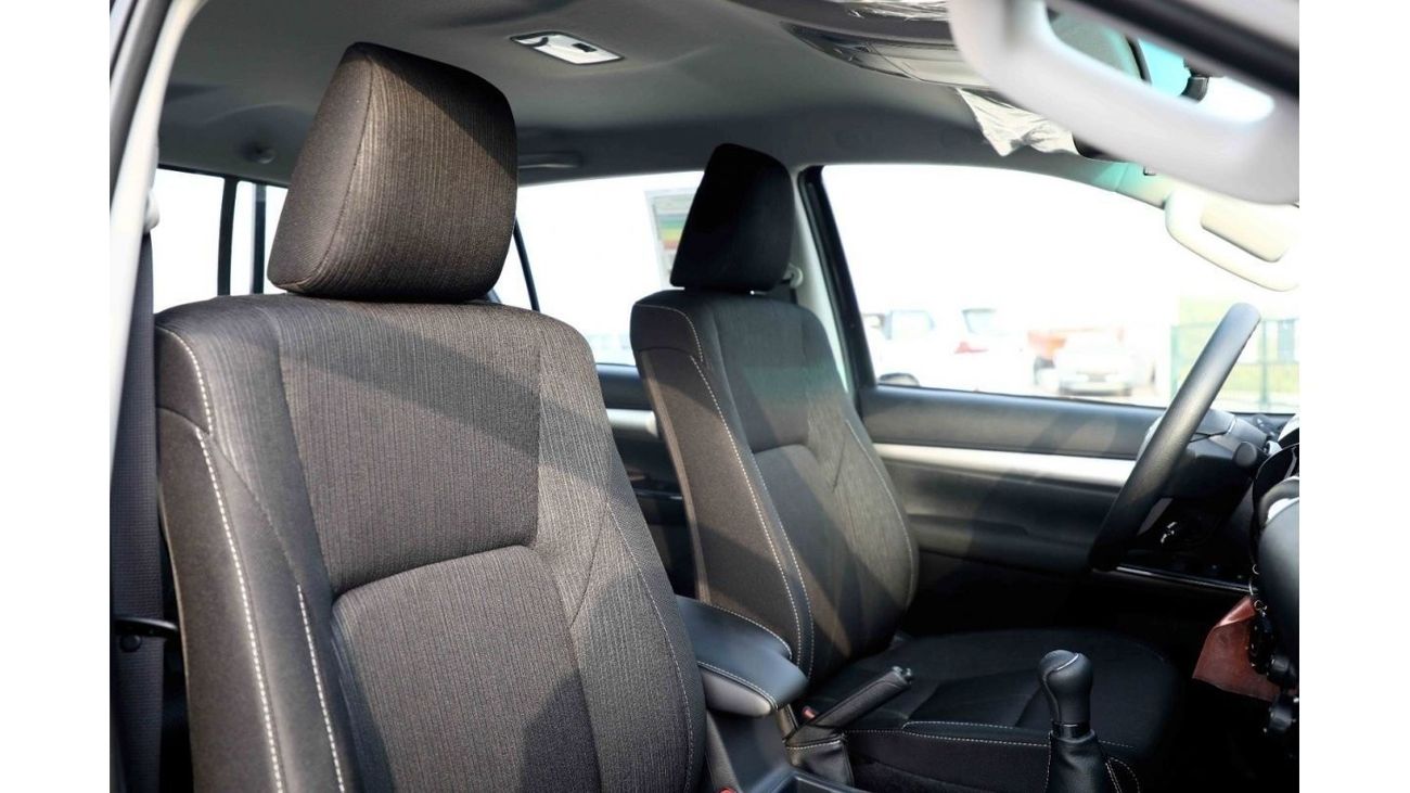 Toyota Hilux 2023 Toyota Hilux 4x4 DC 2.8 SR5 - Black inside black | Export Only