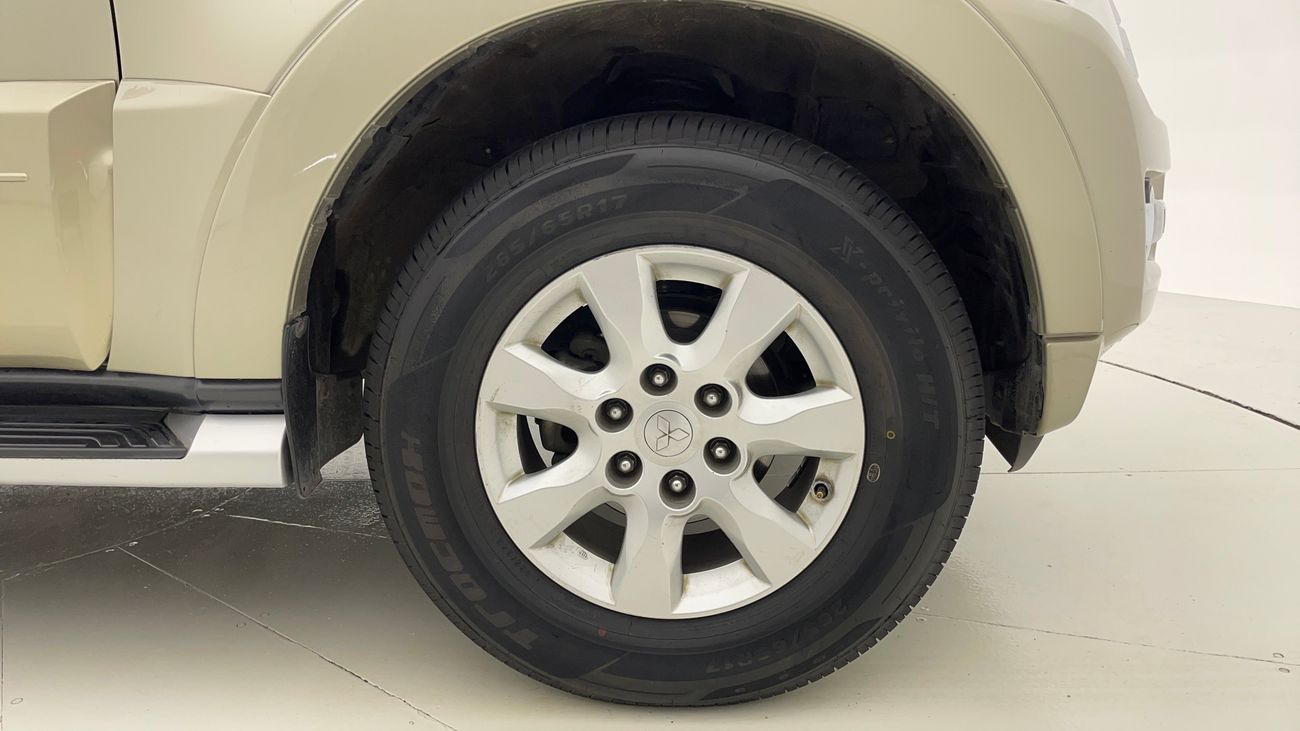 ميتسوبيشي باجيرو GLS BASE 3.5 | بدون دفعة مقدمة | اختبار القيادة في المنزل