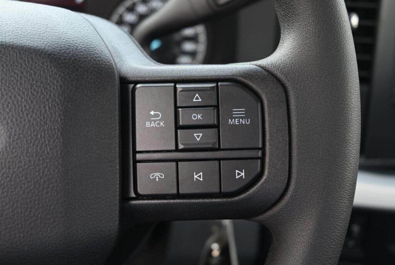 Ford F 550 Regular Chassis Cab XL 145" WB V8 6.7L Diesel 4X4 10 Speed AT