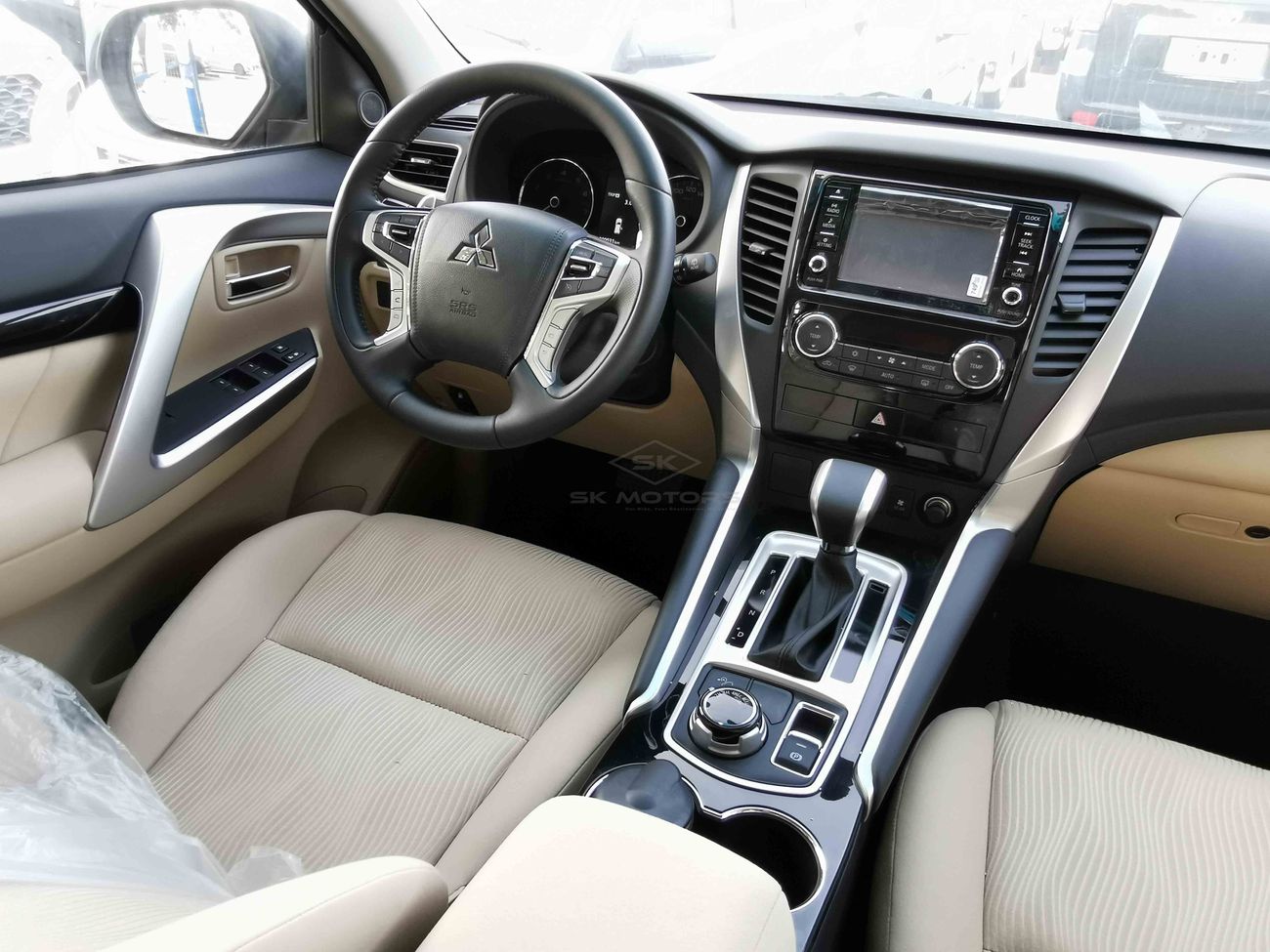 Mitsubishi Montero 3.0L Petrol, 18" Rims, Sunroof, Push Start, Back Sensor, Bluetooth, Fog Lights, CD-USB(CODE # MSP01)