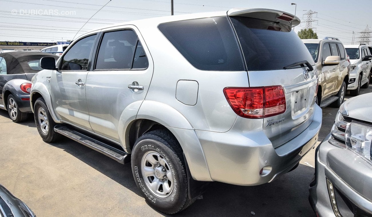 Toyota Fortuner SR5 2.7 4 cylinder Auto left hand drive EXPORT ONLY