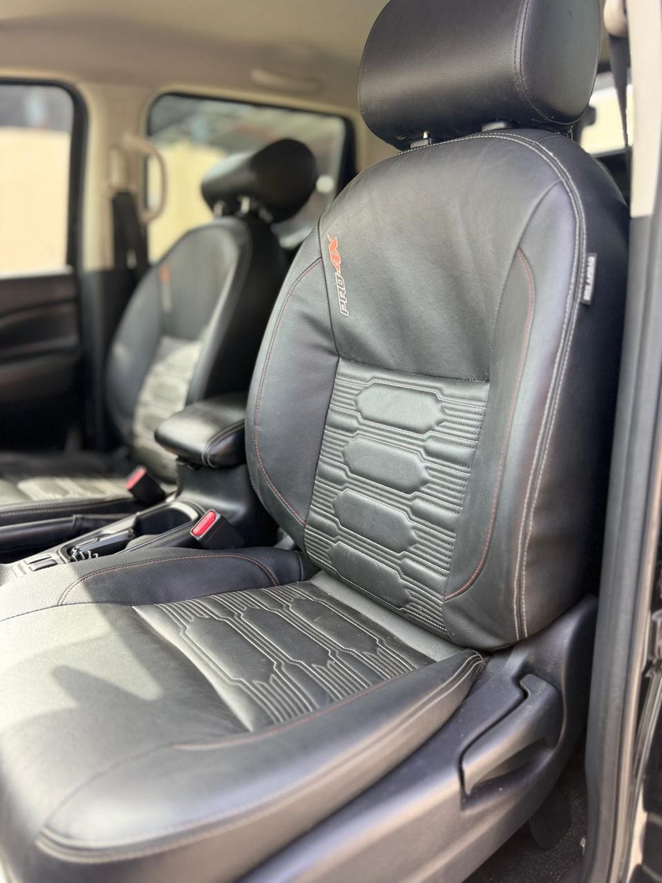 Nissan Navara 2.4 L DIESEL AUSTRALIAN
