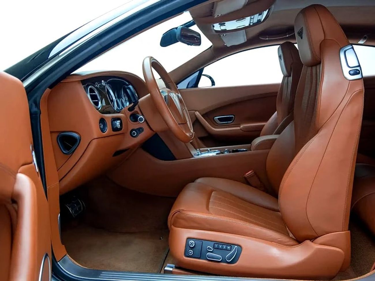 بنتلي كونتيننتال جي تي V8