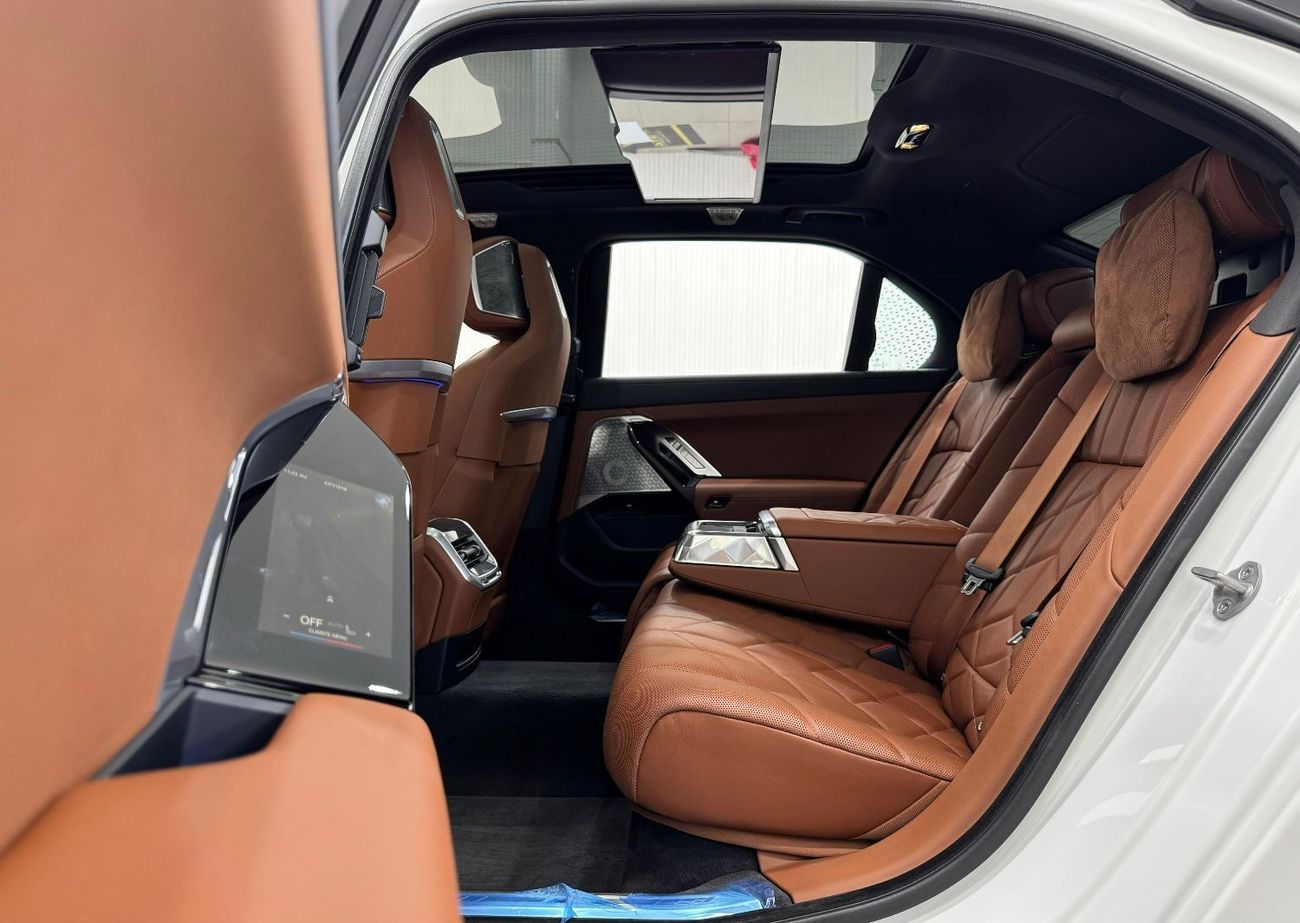 BMW 740Li M-Sport 2023 BMW 740i M-Sport, June 2028 BMW Warranty + Service Pack, Fully Loaded, Very Low Kms, GC