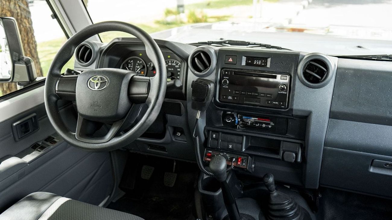 Toyota Land Cruiser 70 LC78 AMBULANCE 4.2D MT