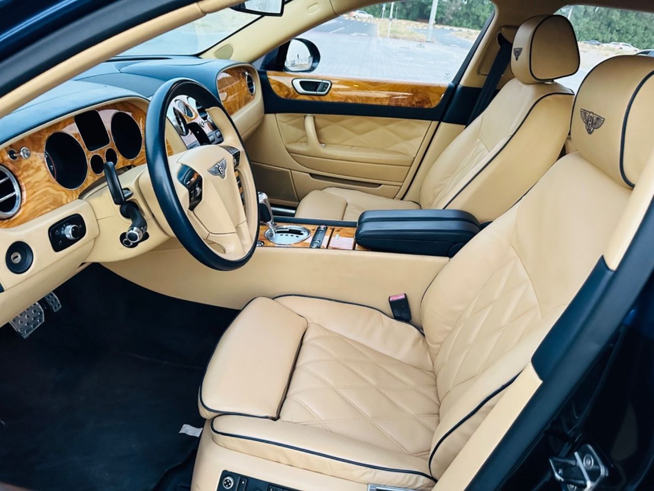 Bentley Continental Flying Spur MODEL 2010 GCC CAR PERFECT CONDITION INSIDE AND OUTSIDE FULL OPTION