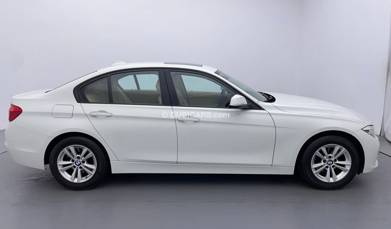 بي أم دبليو 318i EXCLUSIVE 1.5 | بدون دفعة مقدمة | اختبار قيادة مجاني للمنزل