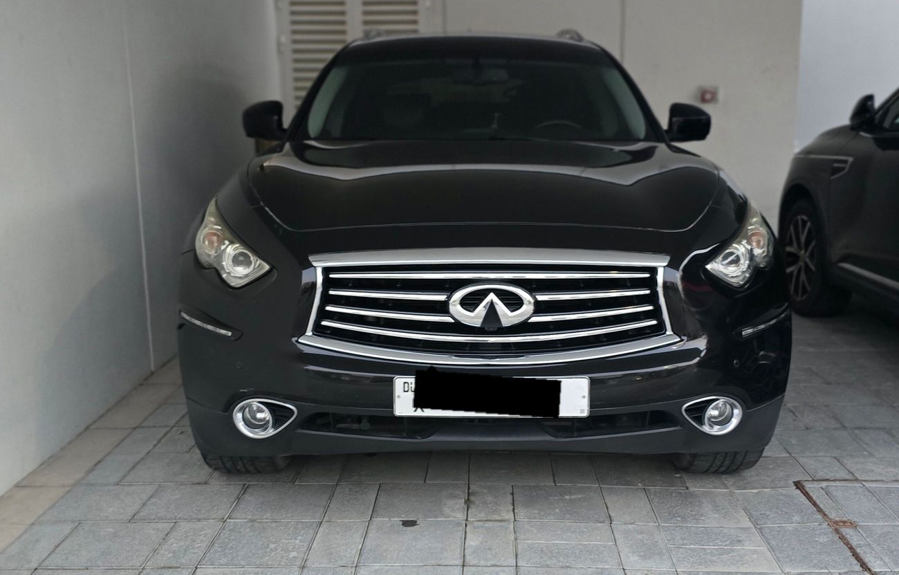 إنفينيتي QX70 3.7 L Luxury