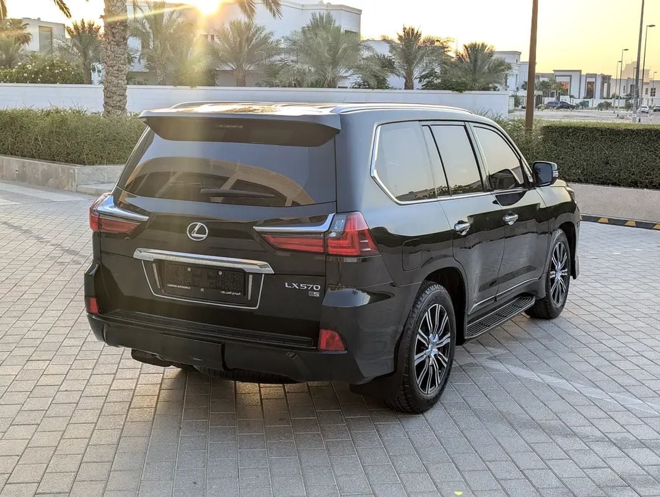 لكزس LX 570 LX 570 Base | GCC Specs | Pristine Condition