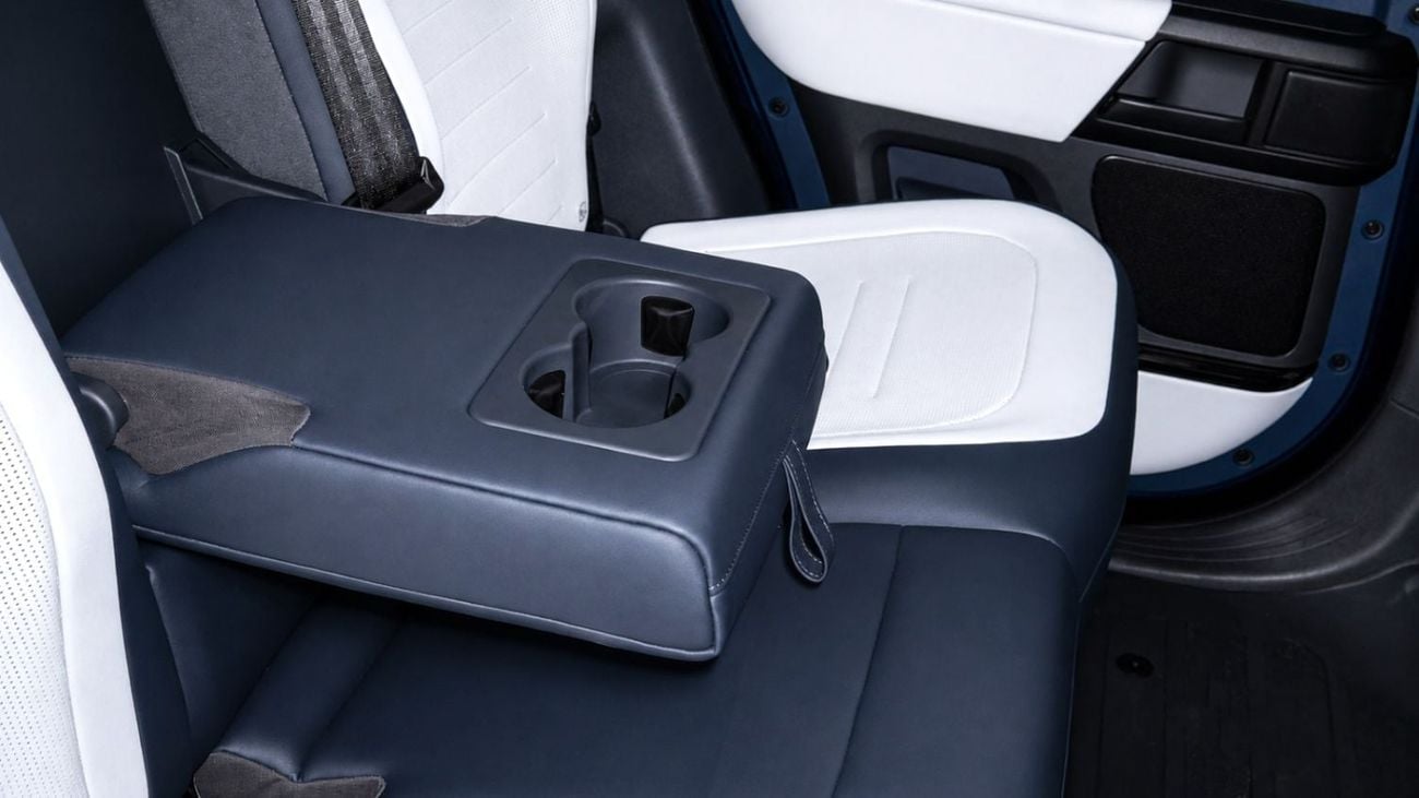 Land Rover Defender 110 OCTA  P635 | Sargasso Blue | Light Cloud/Lunar | 635 HP