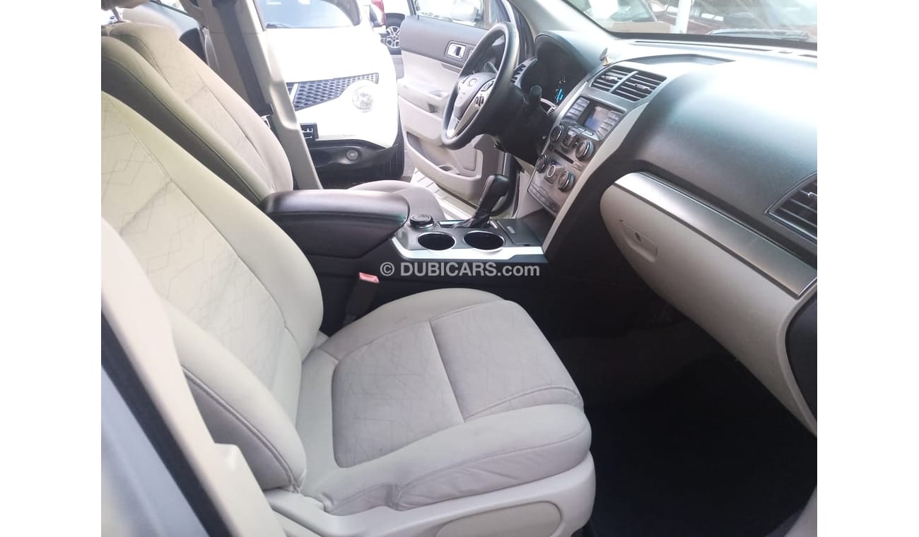 Ford Explorer 2014 GCC model, without accidents, cruise control, rear spoiler sensors, in excellent condition