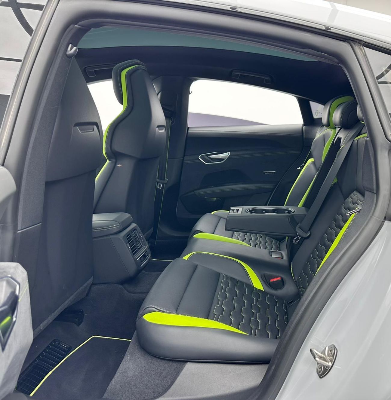 أودي إي ترون جي تي 2023 Audi E-Tron GT, 2029 Audi Warranty + 2027 Audi Service Contract, Audi Full Service History, GCC