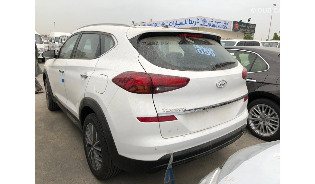 Hyundai Tucson 2.0L, 2 Power Seats, Push Start, Alloy Rims 17', DVD+Rear Camera+Leather Seats+Wooden Interior+GRILL