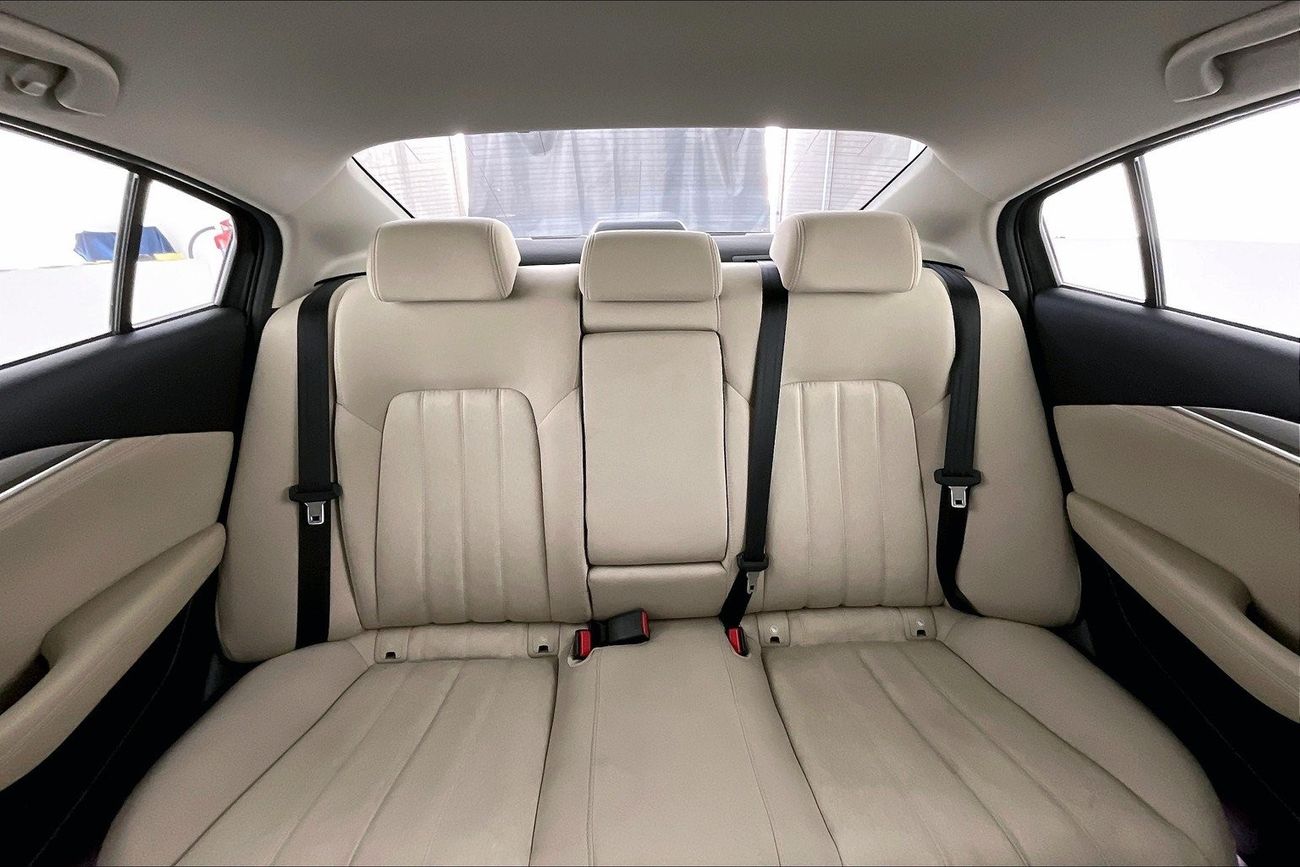 تويوتا يارس SE / E | ضمان مجاني لمدة عام | 0 دفعة أولى