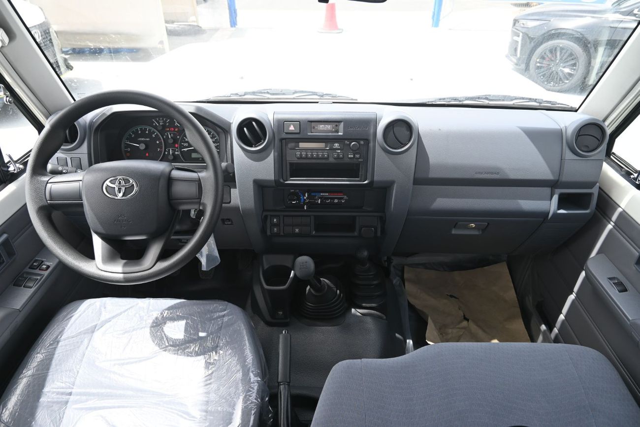تويوتا لاند كروزر 70 Toyota Land Cruiser 70 Series HardTop Manual 4.0L V6, Petrol, 4WD