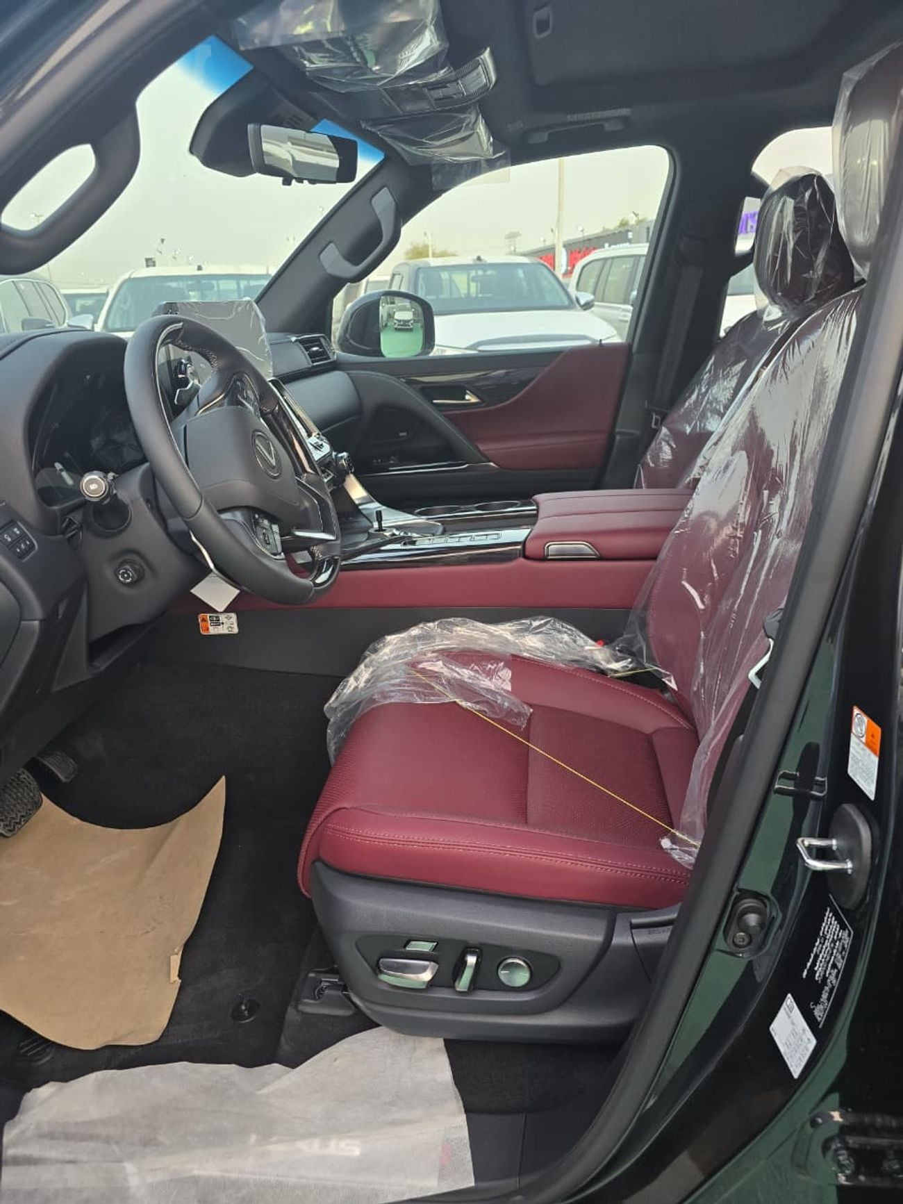 لكزس LX 700h Lexus LX 700h Signature 2026 – فل أوبشن | هايبرد | أسود خارجي | داخلية حمراء