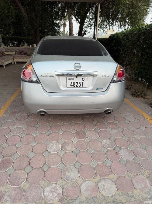 Nissan Altima s
