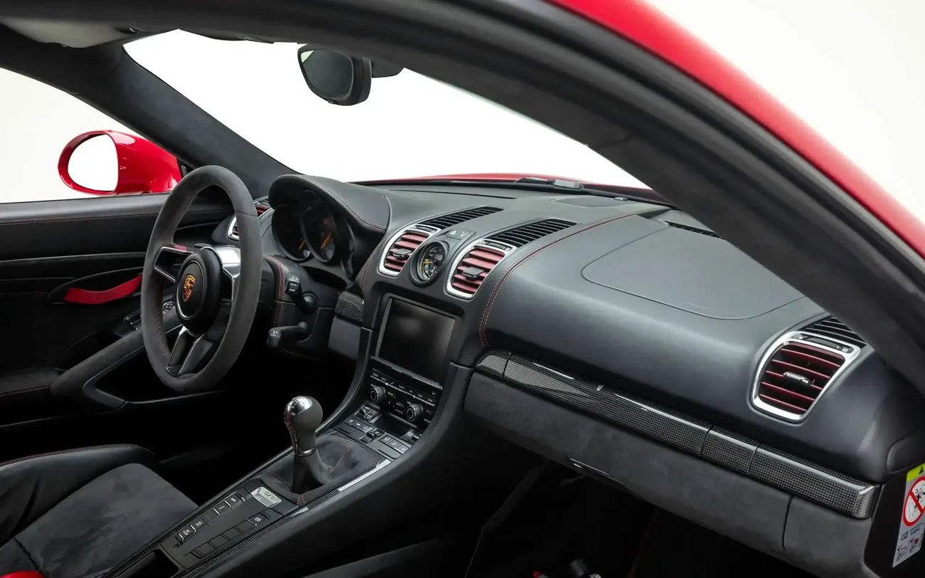 Porsche Cayman GT4 - GCC Spec