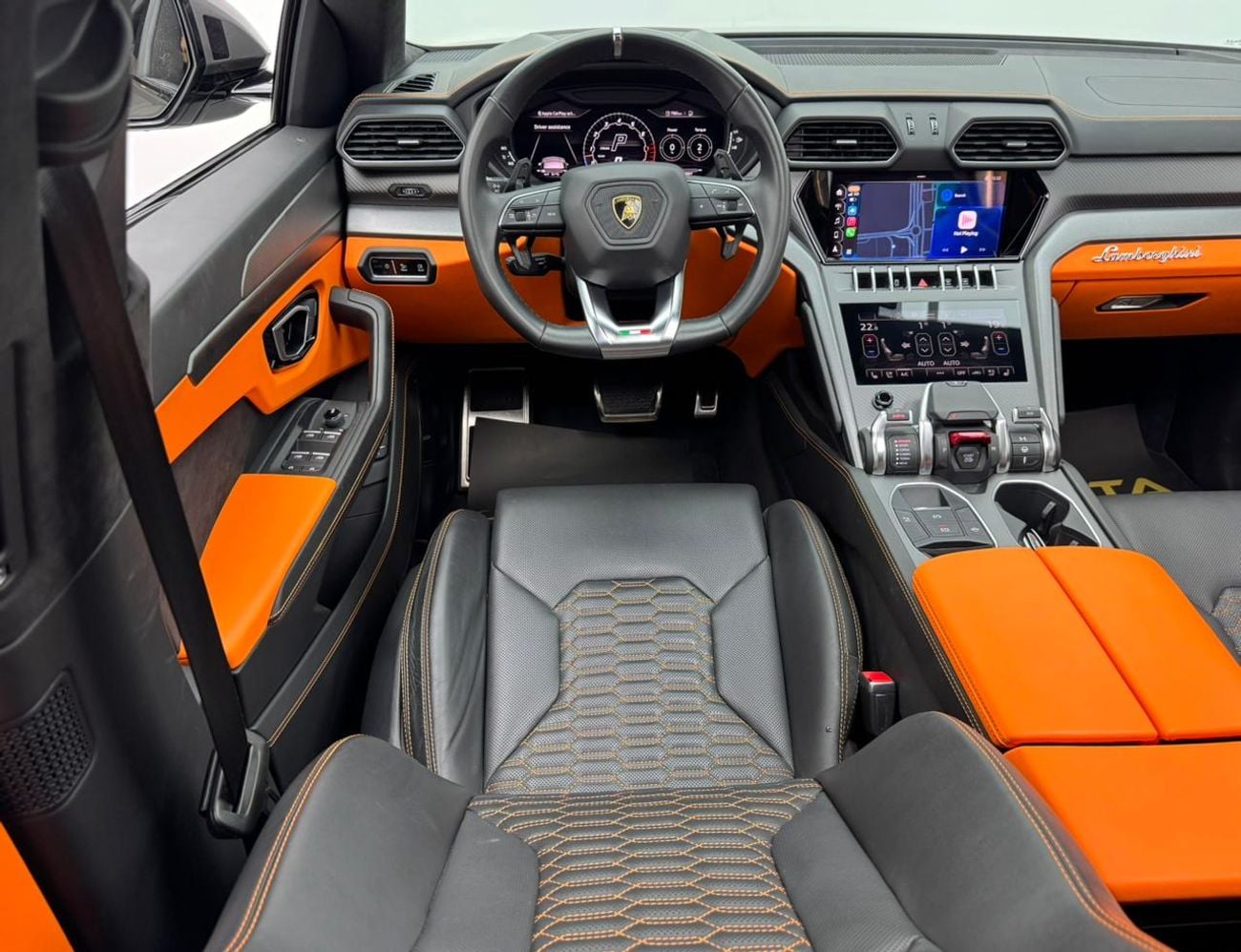 Lamborghini Urus STD 4.0T V8 2022 Lamborghini Urus, 28 / 10 / 2026 Lamborghini Warranty, Lamborghini Service History,