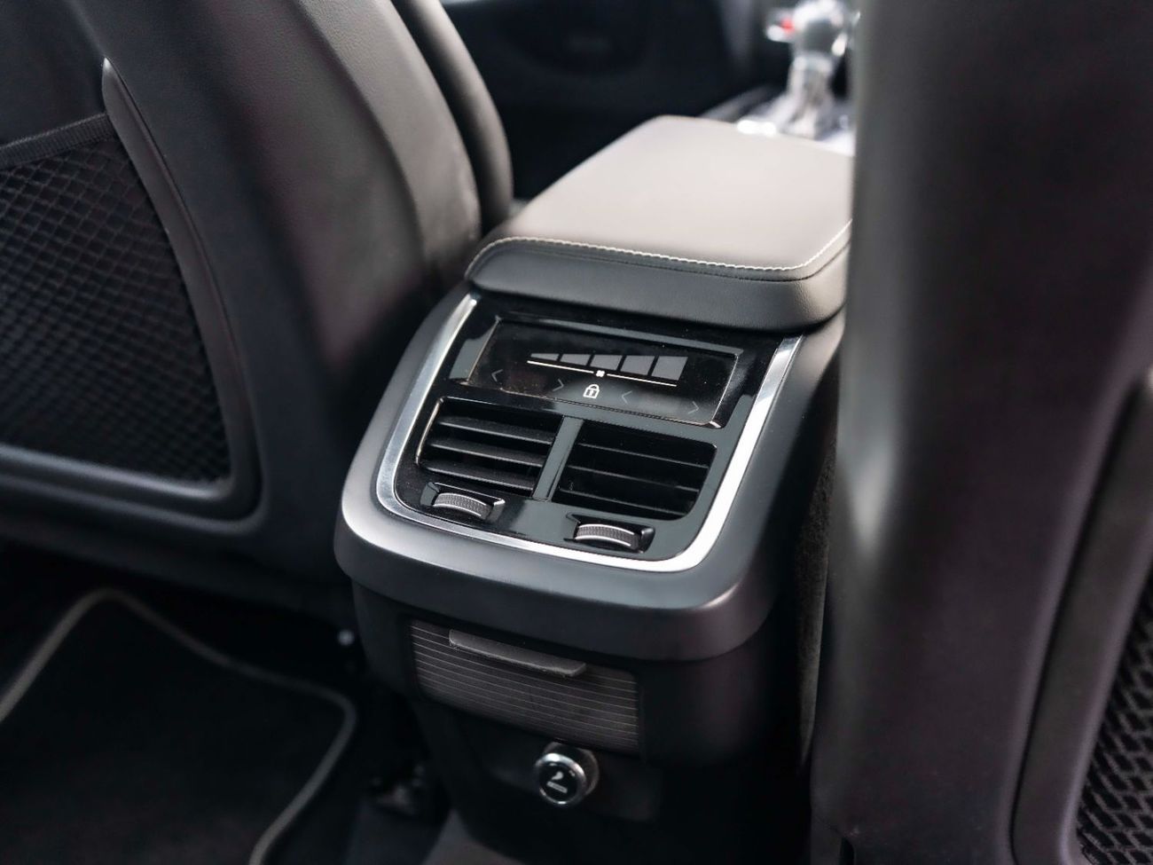 Volvo XC60 T5 R Design 2.0L