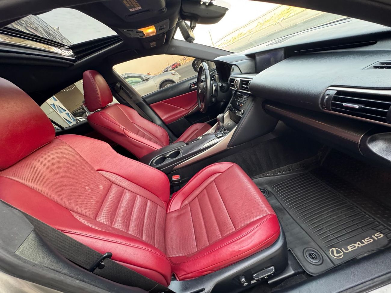 Lexus IS350 F Sport 3.5L (312 HP) F-SPORT / 3.5L V6 / ELECTRONIC CLUSTER / RADAR / COOLING SEATS / BLIND SPOTS /