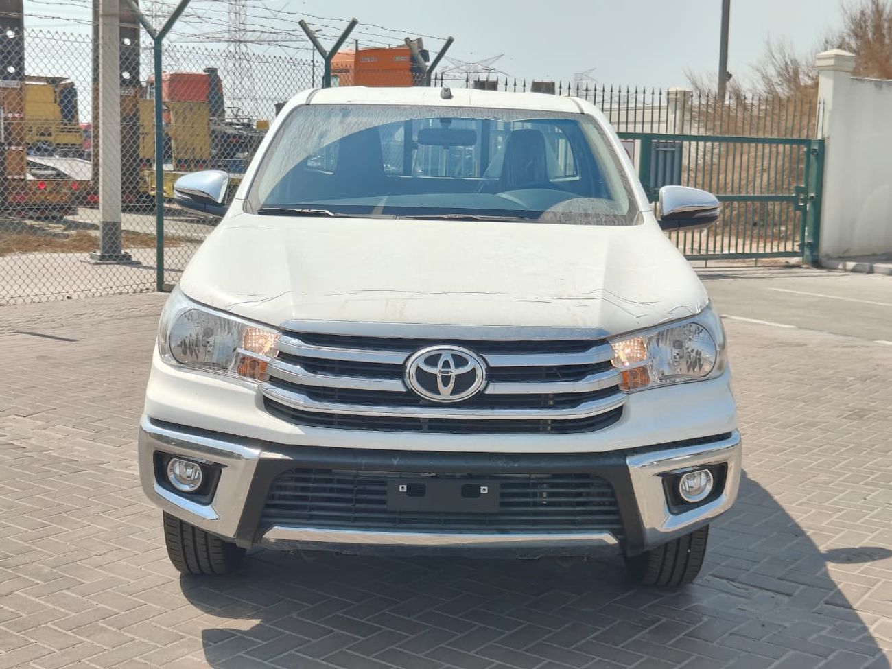 تويوتا هيلوكس TOYOTA HILUX SINGLE CABIN 2.7 Petrol Manual Transmission 4X2