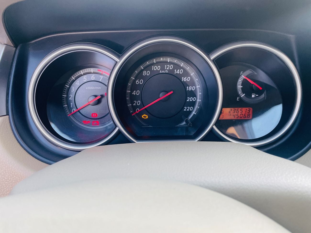 Nissan Tiida SL