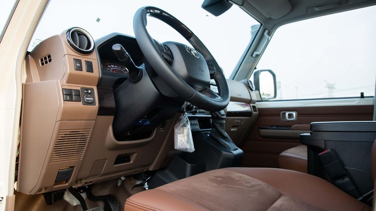 تويوتا لاند كروزر بيك آب LC79 PICKUP D/C 2.8L DIESEL A/T FULL OPTION Z1 , 2025 MODEL