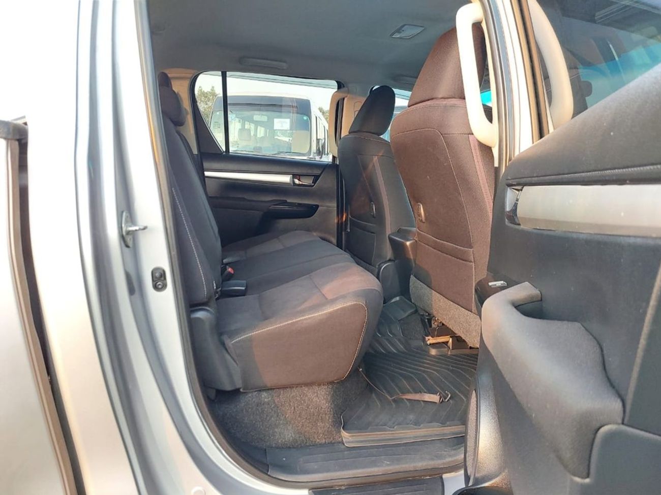 Toyota Hilux TOYOTA HILUX PICKUP RHD 2017 MODEL 2.8 L DIESEL AUTOMATIC(PM94124)