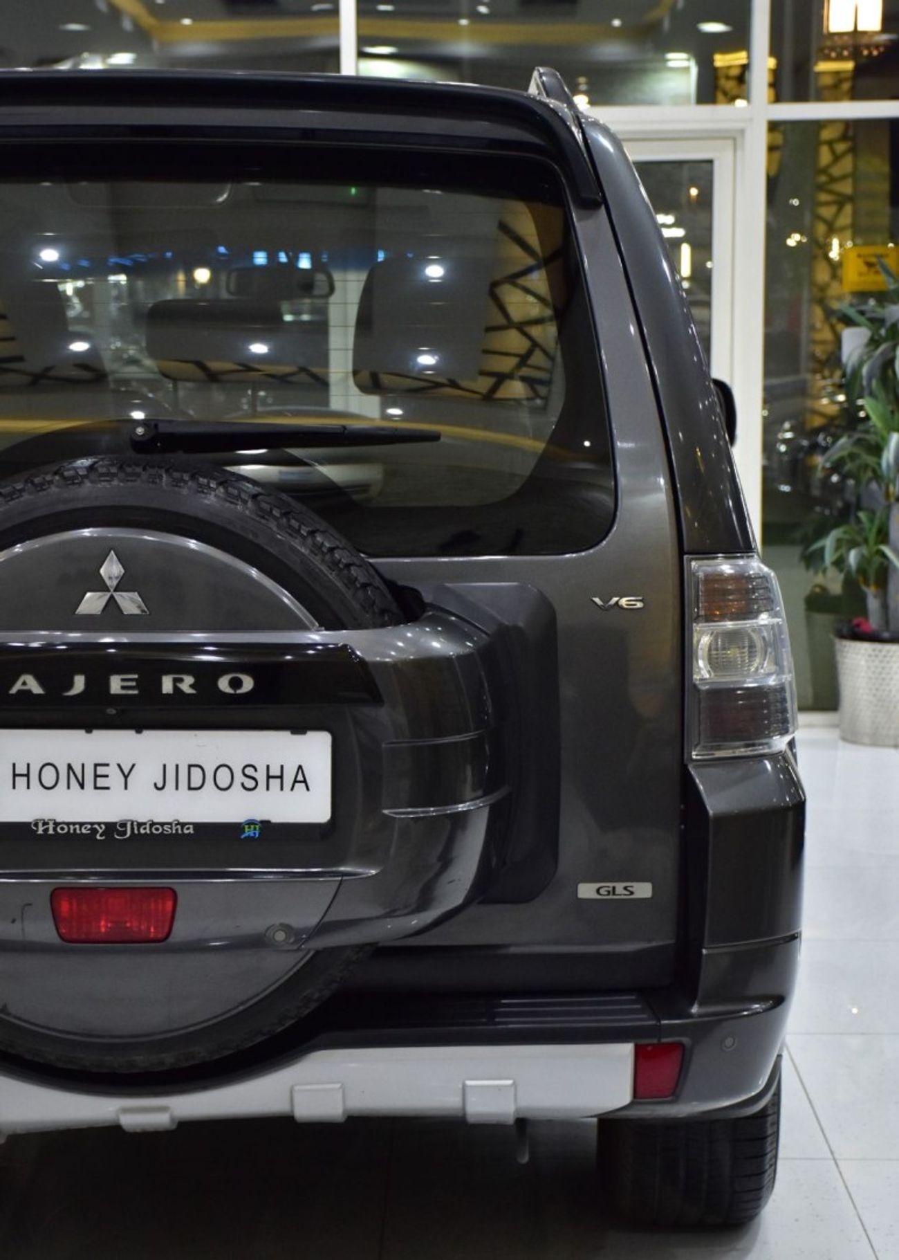 ميتسوبيشي باجيرو EXCELLENT DEAL for our Mitsubishi Pajero GLS ( 2013 Model ) in Grey Color GCC Specs