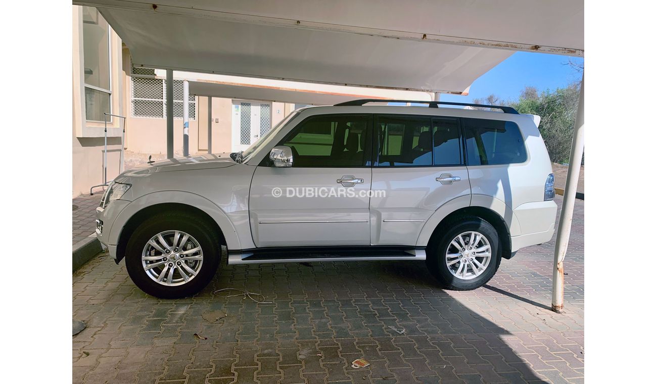 Mitsubishi Pajero 3.8 V6 GLS H/L (Gold Package)