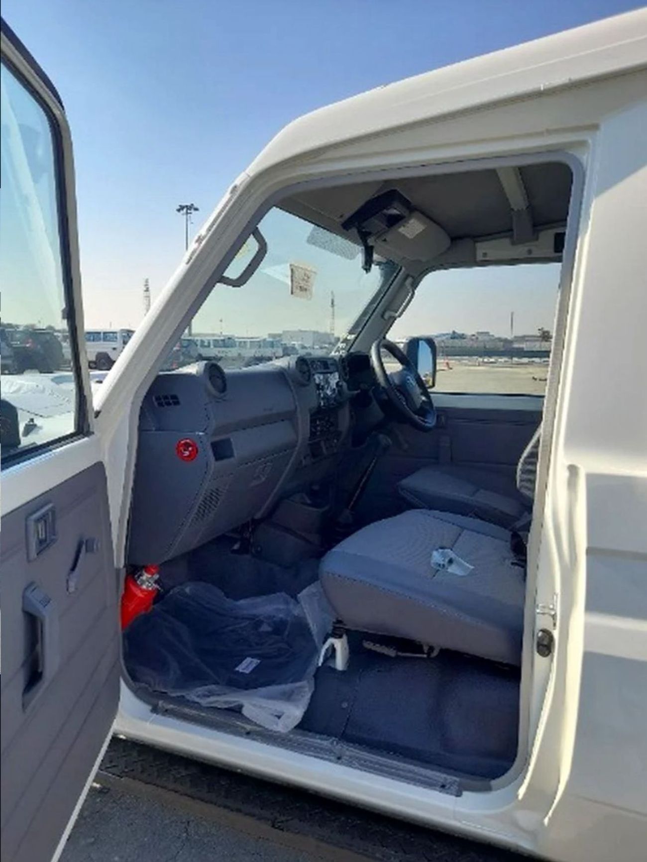 تويوتا لاند كروزر 70 RHD TOYOTA LAND CRUISER LC78 4.2L DIESEL MT MY2025 - WHITE