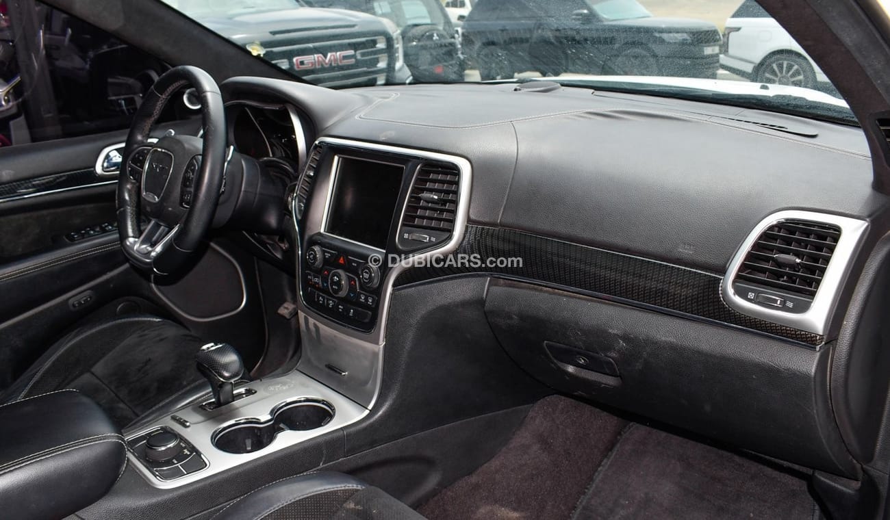 جيب جراند شيروكي SRT