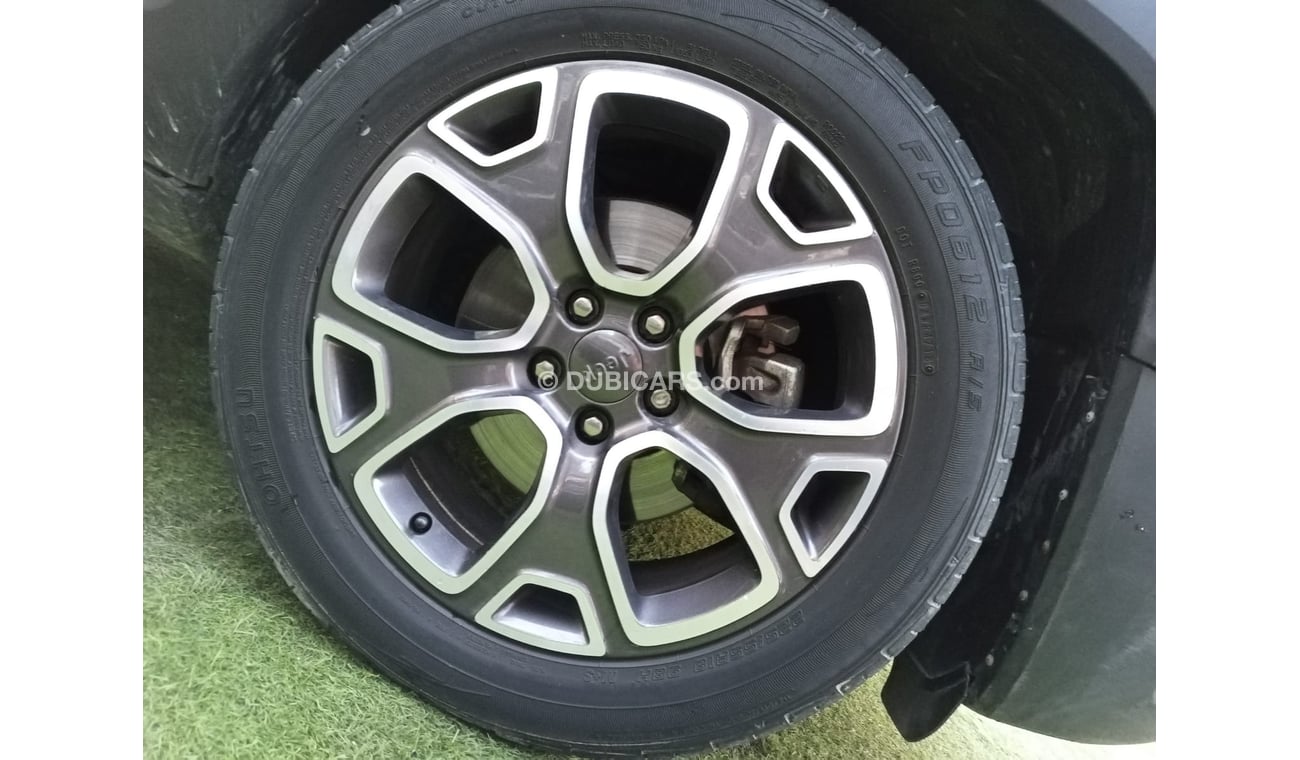 Jeep Renegade Imported model 2016 white color No. 2 cruise control control screen camera in excellent condition