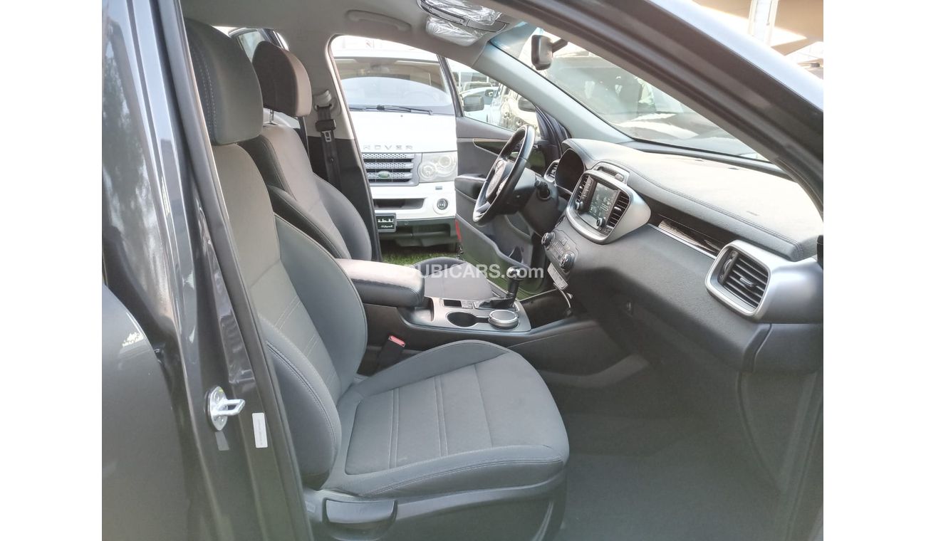 Kia Sorento 2017 model, turbo, cruise control, sensor wheels, camera screen, in excellent condition