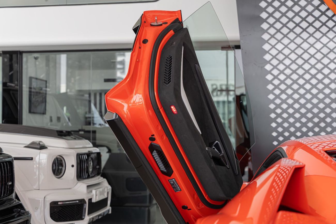 Lamborghini Revuelto 6.5L V12 Hybrid Lamborghini Revuelto 2024 Fully Carbon Fiber