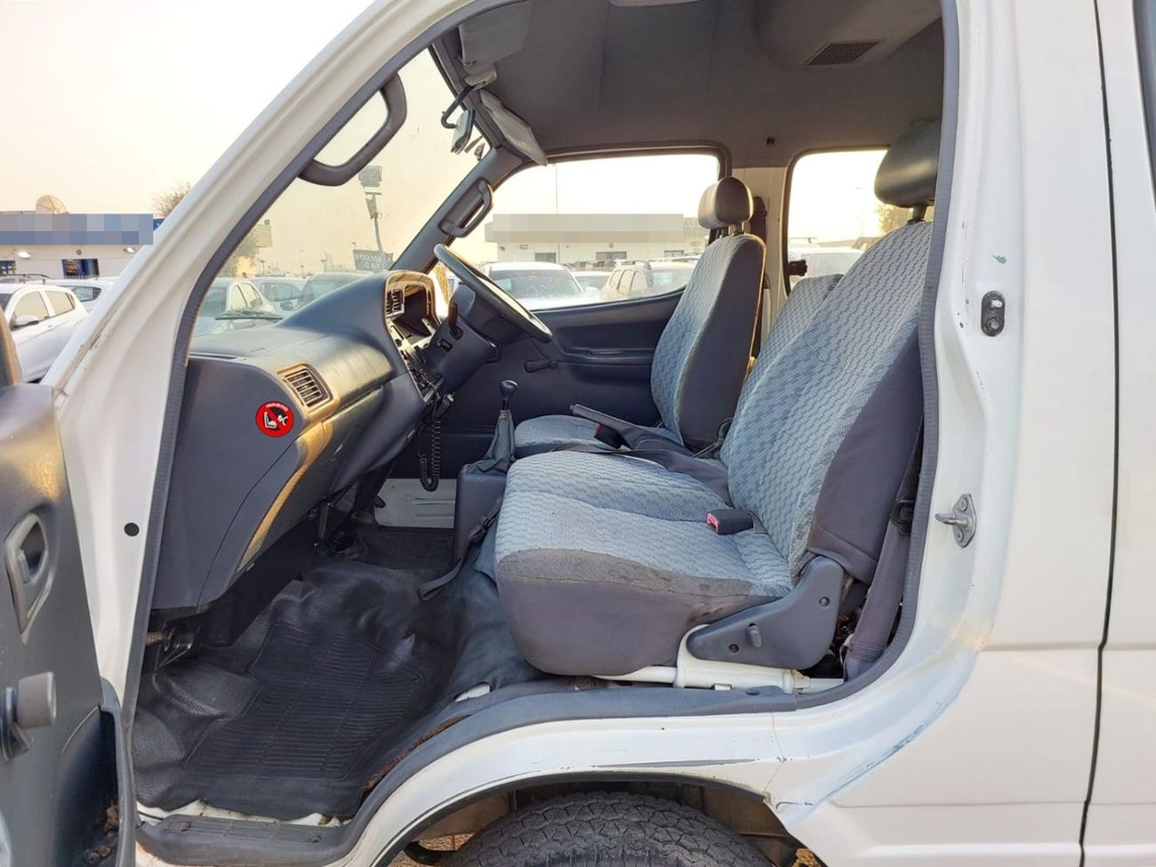 تويوتا هاياس TOYOTA HIACE COMMUTER VAN RHD 2004 MODEL 3.0 L DIESEL MANUAL(PM20757)
