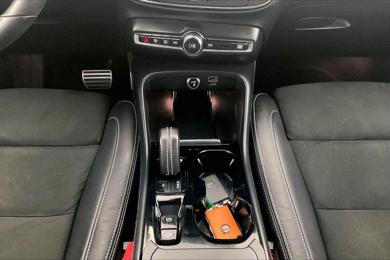 فولفو XC 40 T4 R Design | National Day Celebration | شامل الضمان | 0 ﺪﻔﻋﺓ ﺃﻮﻟﻯ