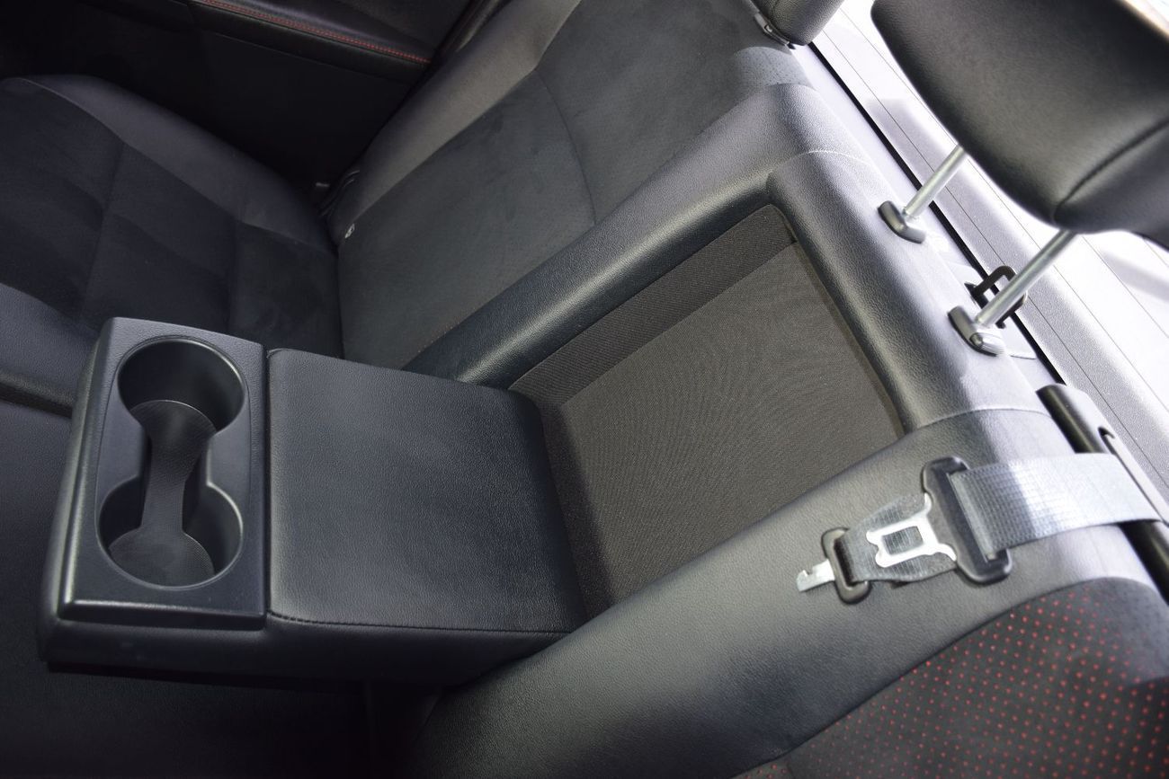 Toyota Hilux GR Sport 2.8L GR Sport 2.4L