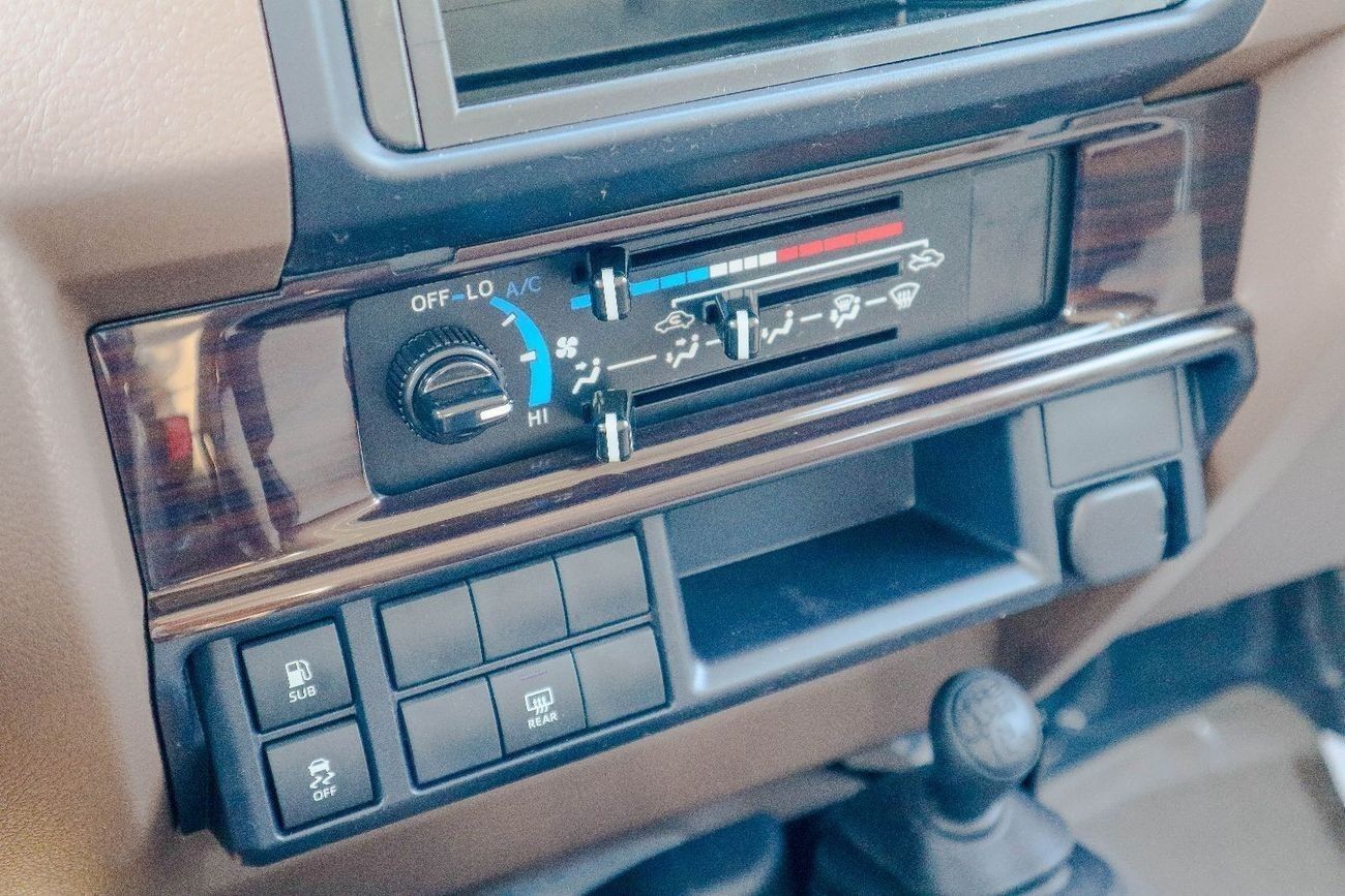 تويوتا لاند كروزر 70 Toyota Land Cruiser Hardtop 3-Door LC78 2.8L Diesel (2025 Model -