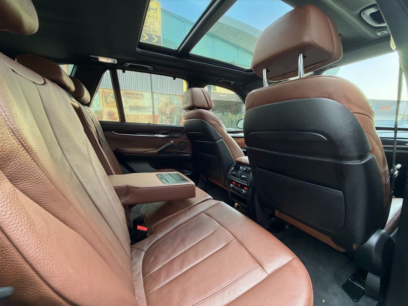 BMW X5 50i Exclusive 4.4L (7 Seater) BMW X5 XDRIVE 50i | 4.4L TWIN TURBO V8 – 450 BHP | 2014 | GCC SPECS