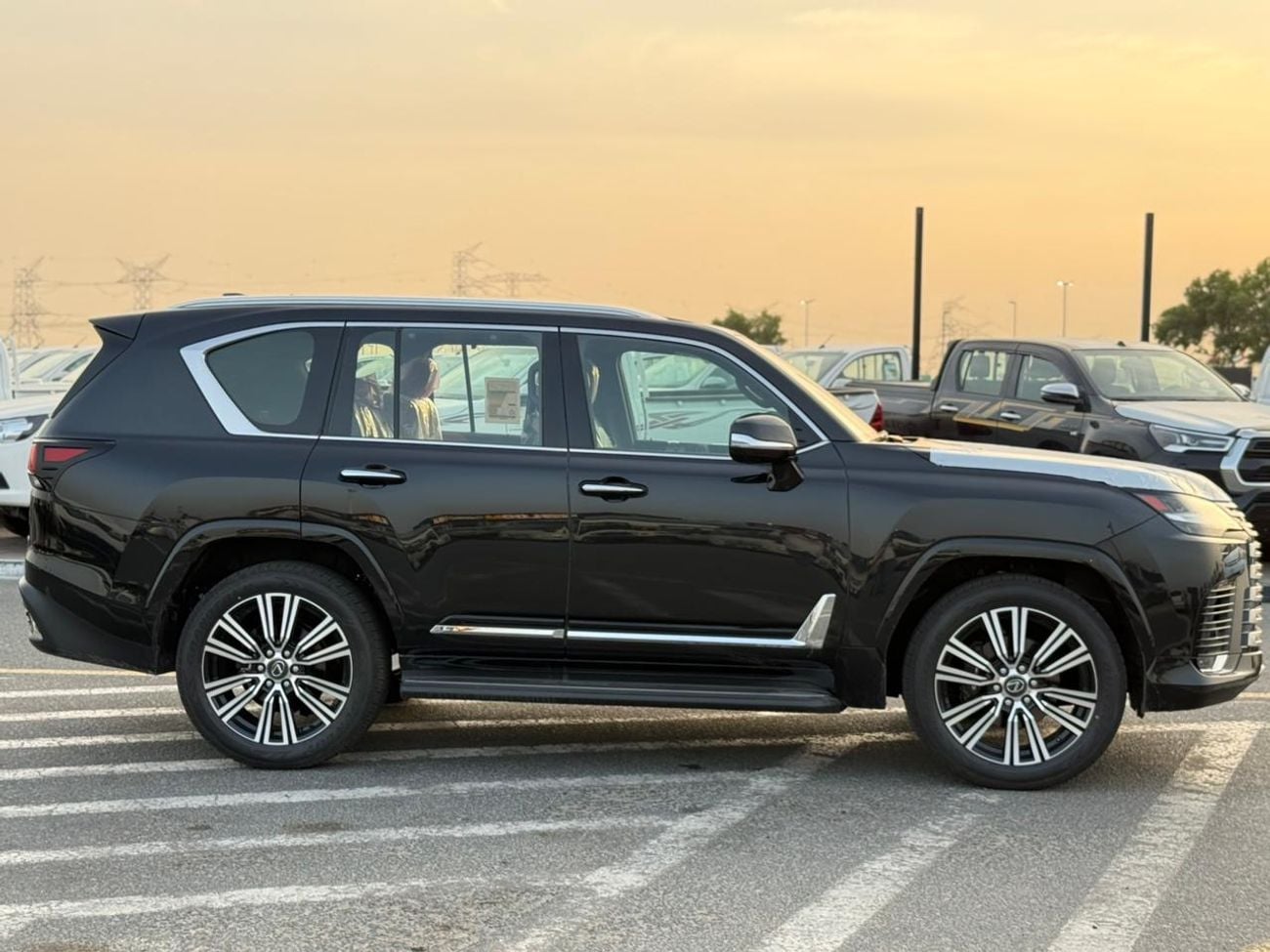 لكزس LX 600 Lexus LX 600 2026 Lexus LX600 Signature 3.5L AT Petrol (Black)