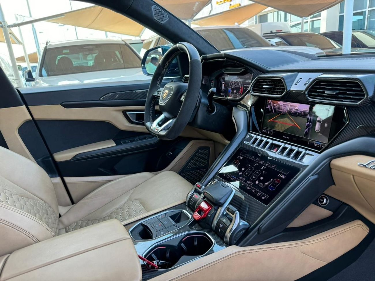 Lamborghini Urus Std LAMBORGHINI URUS GCC 2021 Service history (under warranty ) Aljaziri