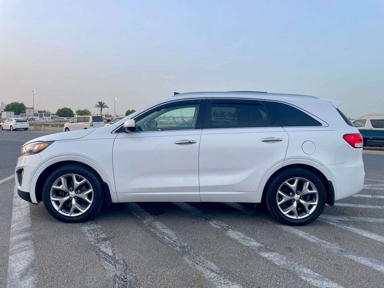 كيا سورينتو 2016 Kia Sorento SX Edition Full Option Panorama View - 3.3L V6 - 7 Seater With Radar - 98,000 Milea