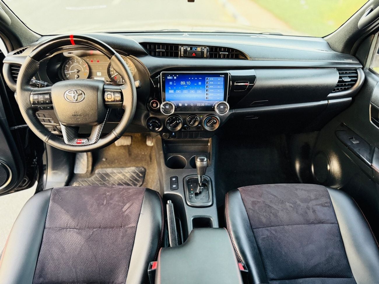تويوتا هيلوكس Toyota Hilux GR Sport 2.7L V4